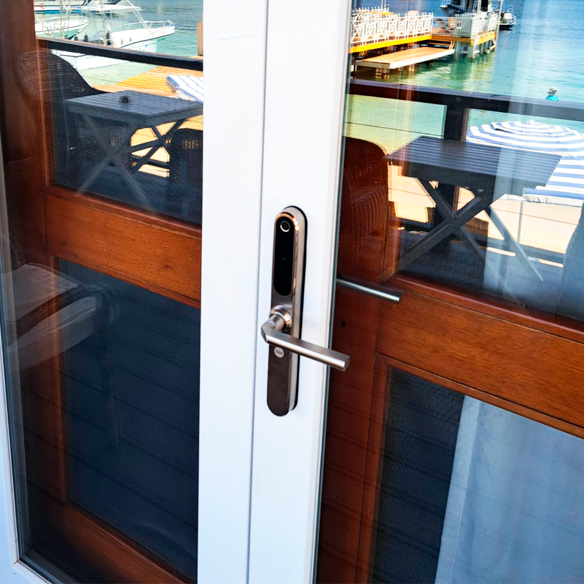 Cerradura Digital YSD100 para puerta abatible + kit apertura con celular